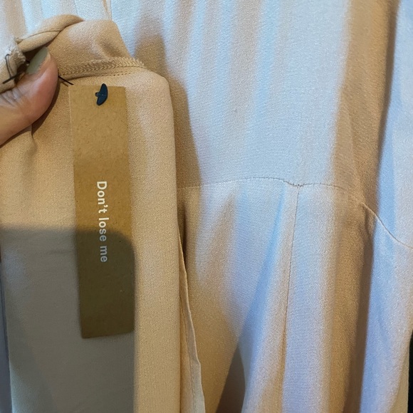 Reformation dress in style “poppy” in the shade “champagne” size 10 - Picture 5 of 9